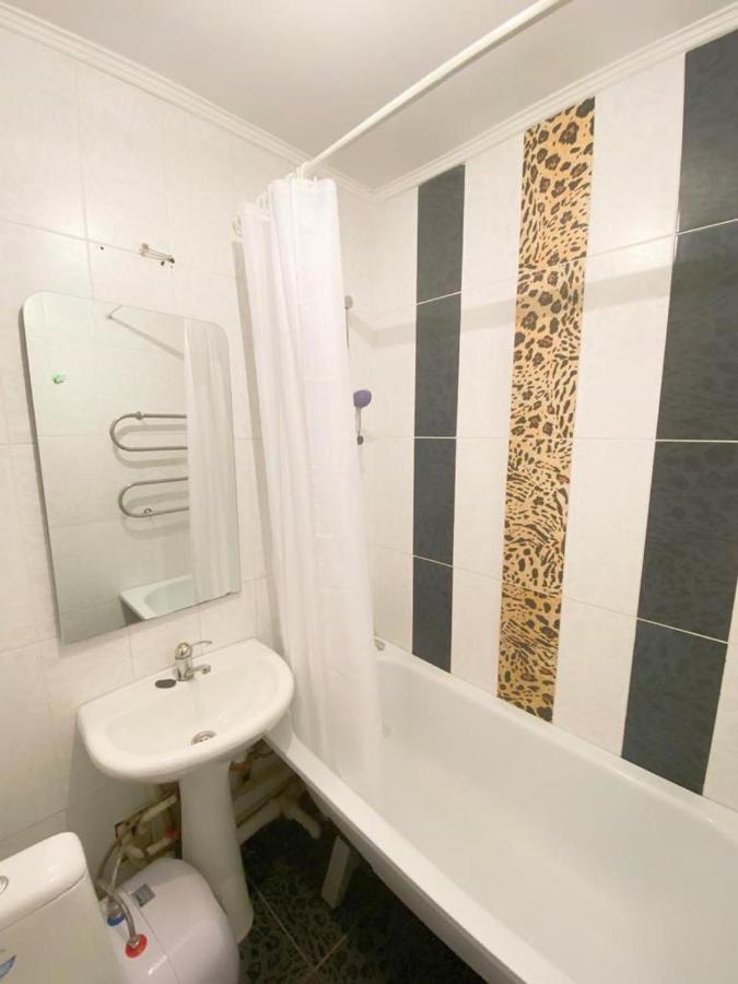 Квартира Напротив Аэропорта Apartment Turksib Luaran gambar